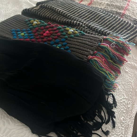 Scarfs - Picture 3 of 3